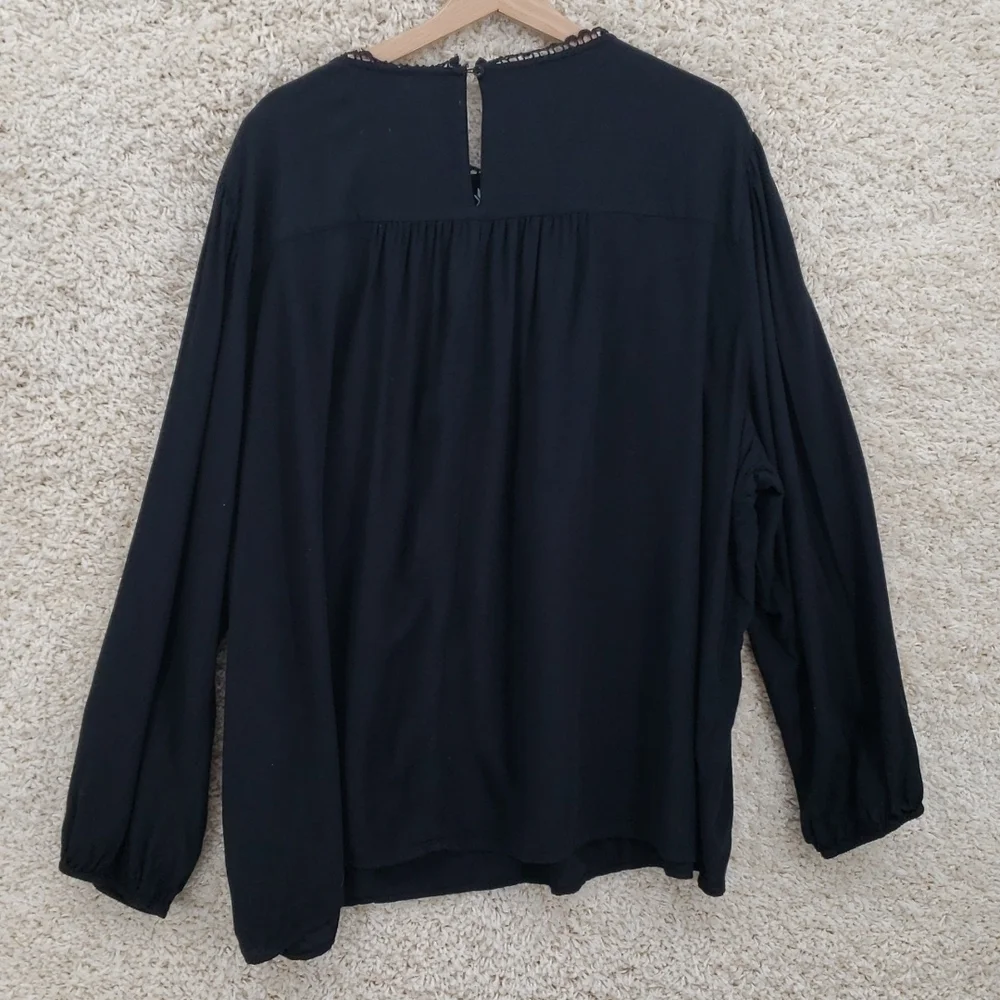 Lane Bryant Women US 26 Black White Top Long Sleeve Viscose Embroidered Eyelet - Picture 6 of 7